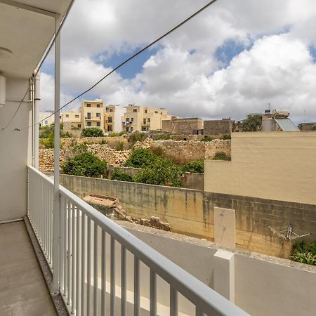 3 Bedroom Apartment - Walking Distance From Airport Gudja Εξωτερικό φωτογραφία