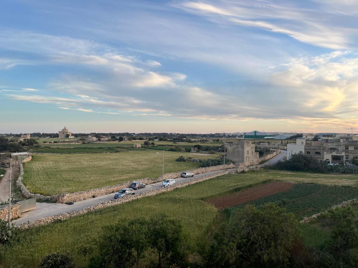3 Bedroom Apartment - Walking Distance From Airport Gudja Εξωτερικό φωτογραφία