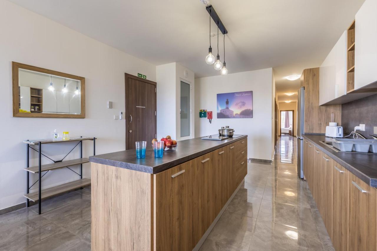 3 Bedroom Apartment - Walking Distance From Airport Gudja Εξωτερικό φωτογραφία