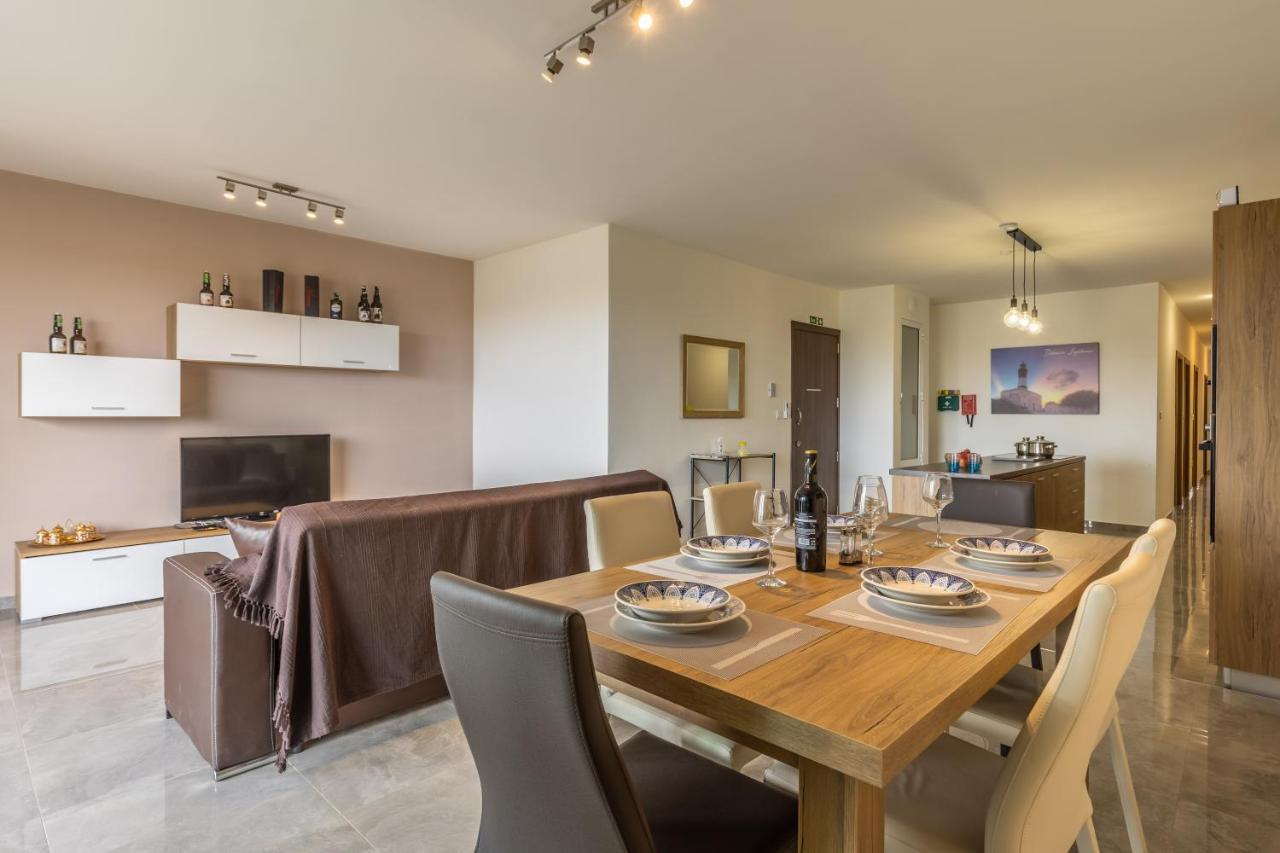 3 Bedroom Apartment - Walking Distance From Airport Gudja Εξωτερικό φωτογραφία