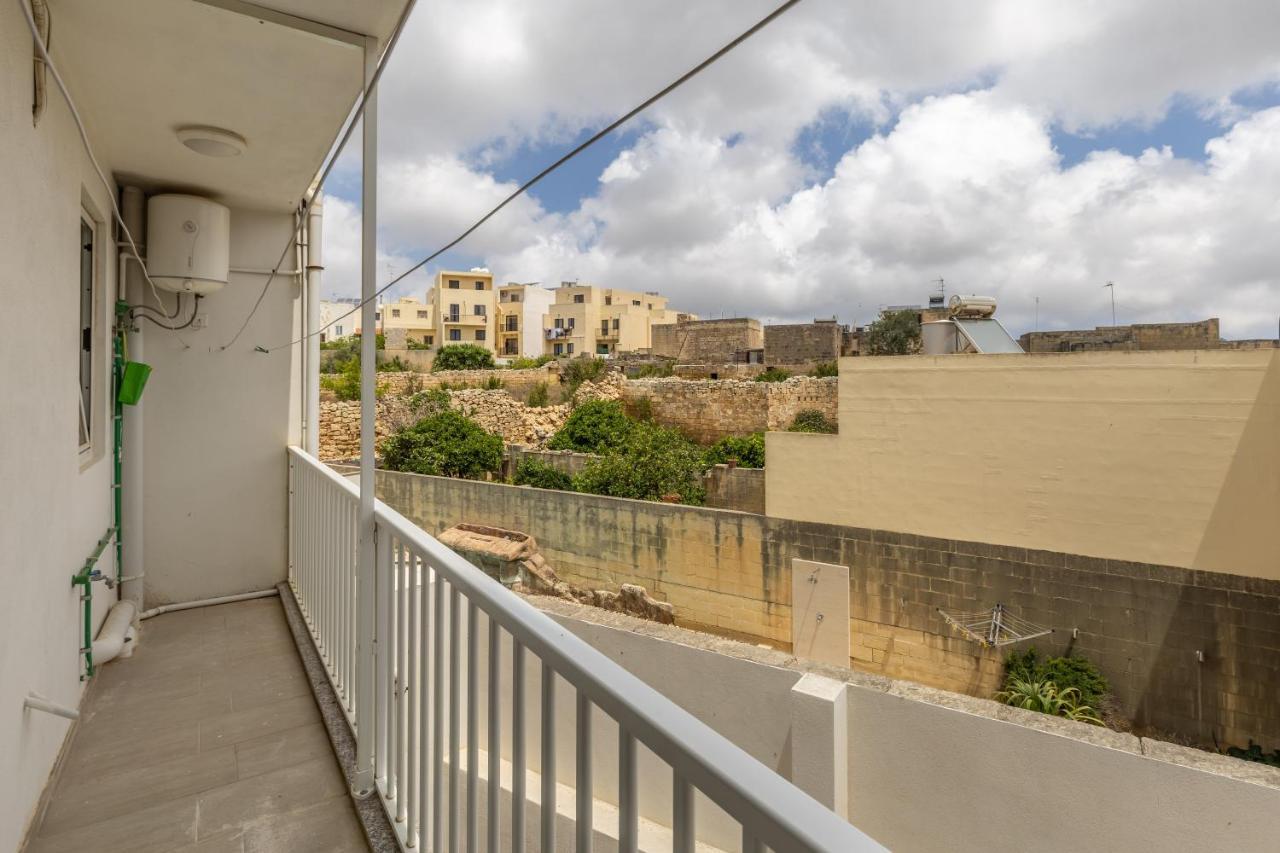 3 Bedroom Apartment - Walking Distance From Airport Gudja Εξωτερικό φωτογραφία