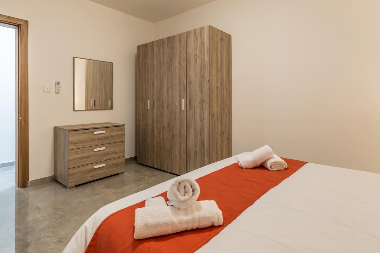 3 Bedroom Apartment - Walking Distance From Airport Gudja Εξωτερικό φωτογραφία