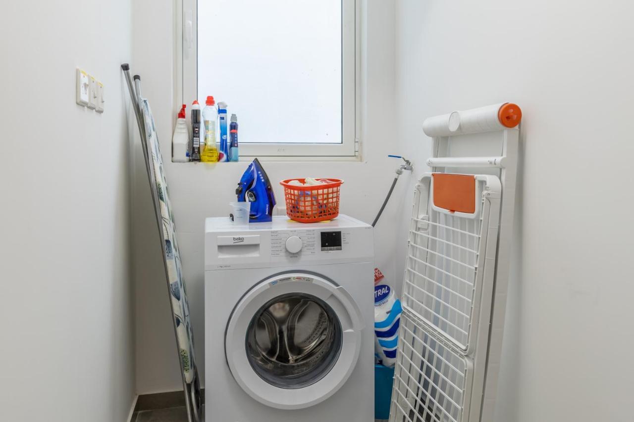3 Bedroom Apartment - Walking Distance From Airport Gudja Εξωτερικό φωτογραφία