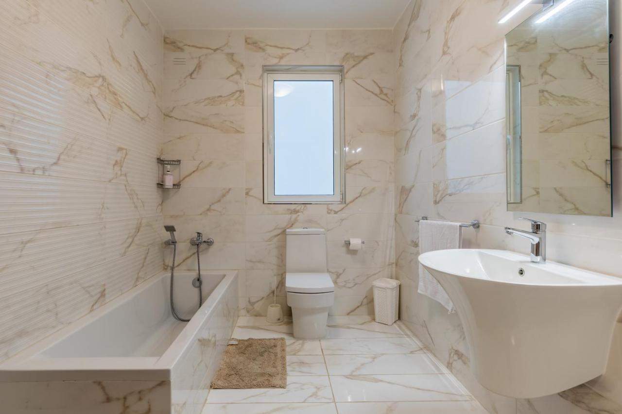 3 Bedroom Apartment - Walking Distance From Airport Gudja Εξωτερικό φωτογραφία